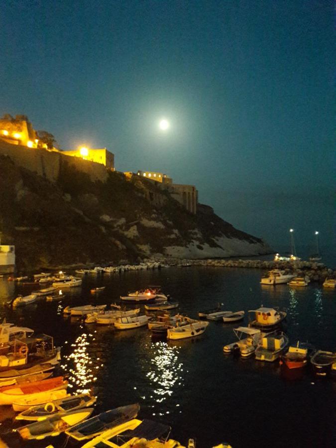 Appartement La Casa Di Titina à Procida Extérieur photo